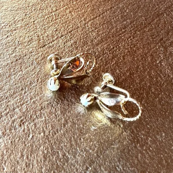 Vintage 1/20 12K Gold-Filled Screw Back Earrings With Twisted Loop & Leaf Design - Picture 10 of 10